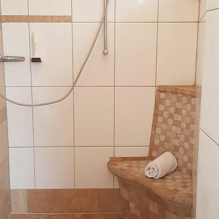 Garni Poelzl